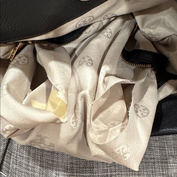 Tory Burch Crossbody Amanda Foldover Black Pebbled Leather Convertible Bag - Picture 15 of 17